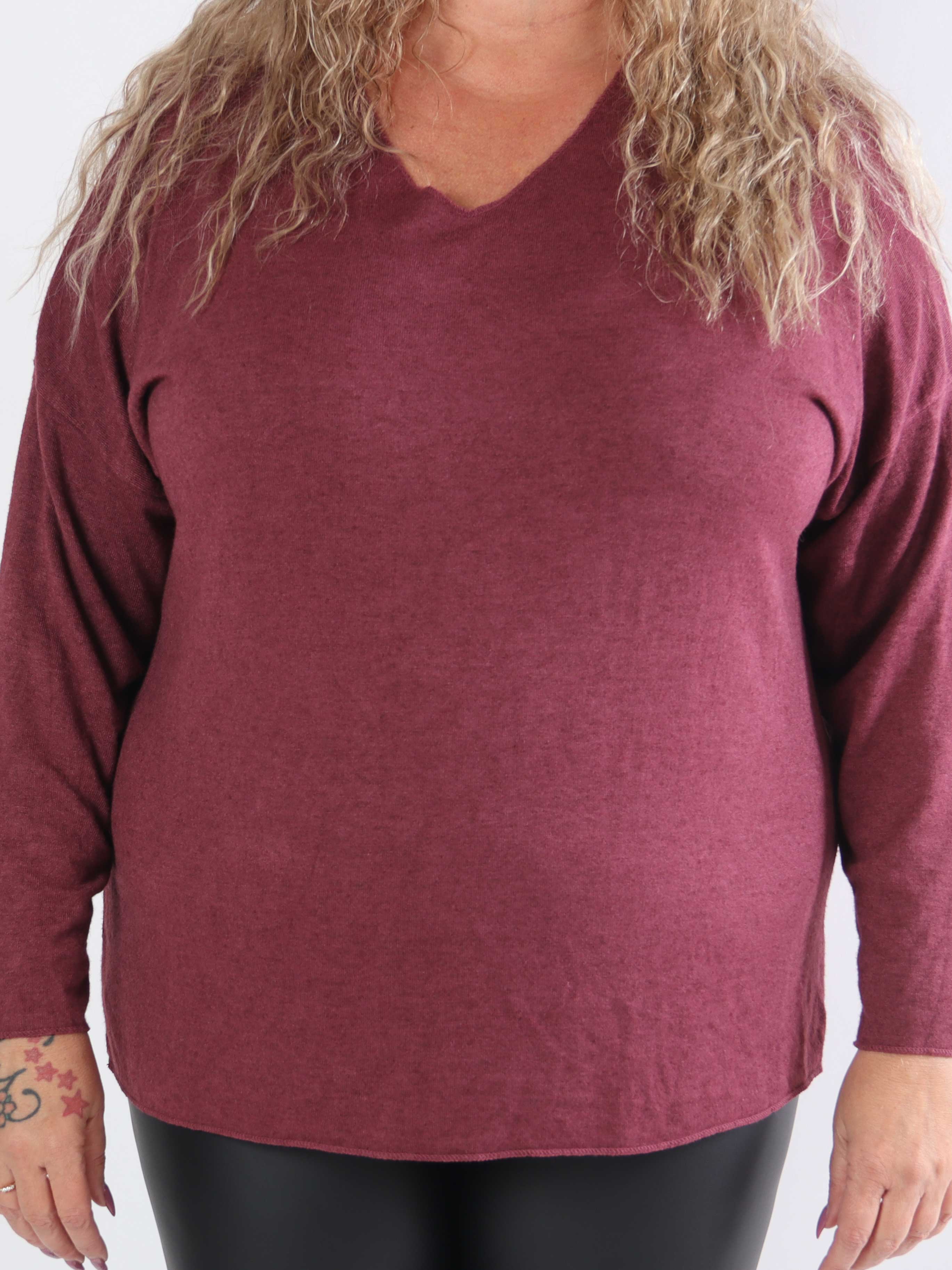 Djamila - Mjuk viskosblus i plus size med v-ringning